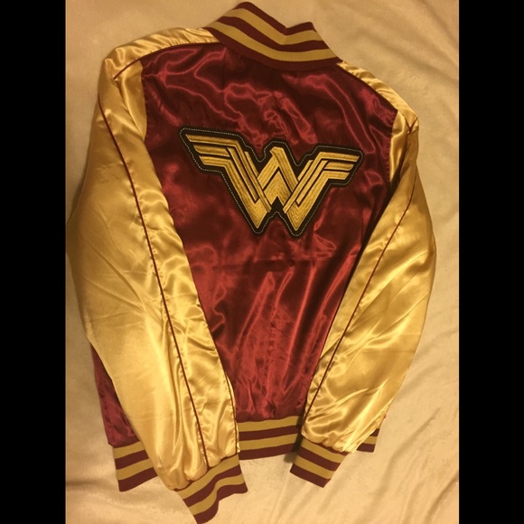 ⭐️NWT! ⭐️Official Wonder Woman DC Comics Jacket. - Picture 6 of 7